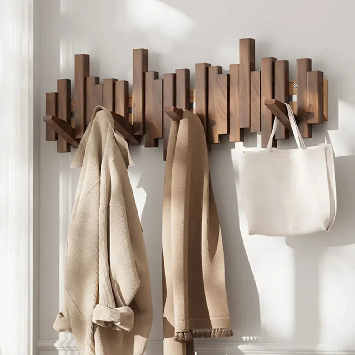 Skanto | Modern Piano-Style Hook Rack Made of Walnut and Birch