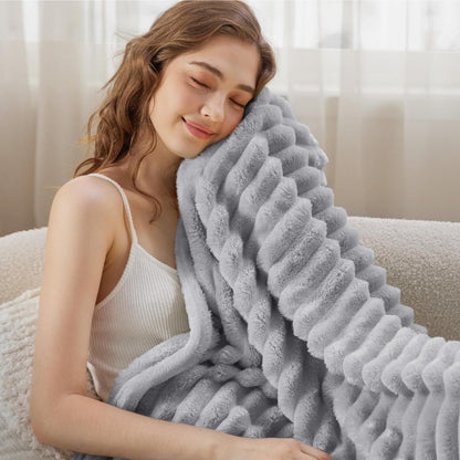 Skanto | EILA - Cloud Nine Cozy Blanket