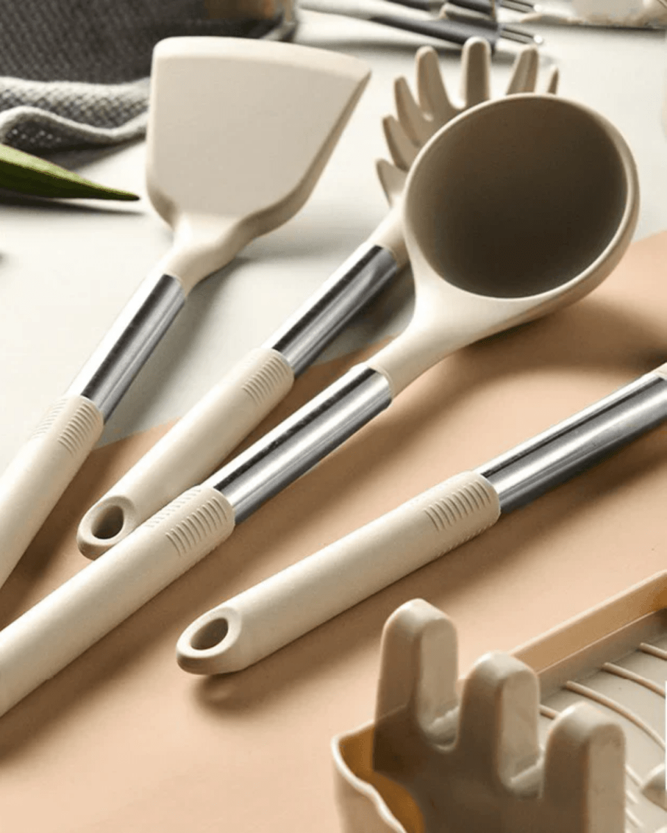 Skanto | KITCHENORA – Complete Utensil Set with Silicone Heads and Wood-Look Handles