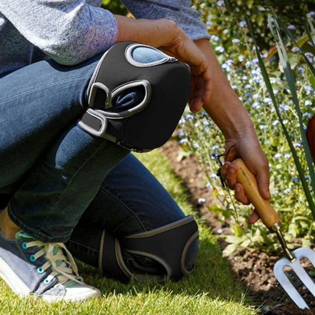 BowLift | Knee Pads for Gardening - GardenGuard