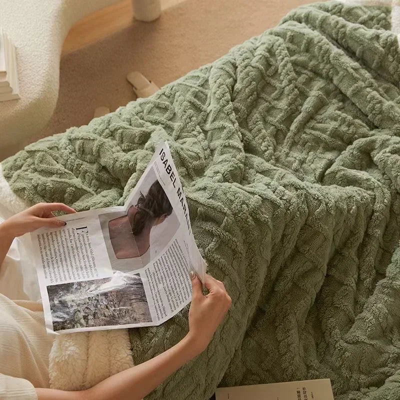 Skanto | Stylish Winter Throw Made of Thick Lambswool with an Elegant Accent