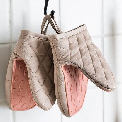 Skanto | Finley – Heat-Resistant Silicone Oven Mitt in Fish Shape