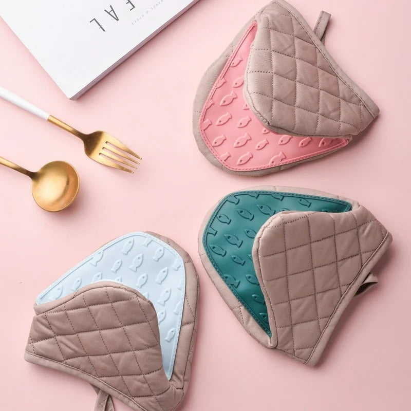 Skanto | Finley – Heat-Resistant Silicone Oven Mitt in Fish Shape