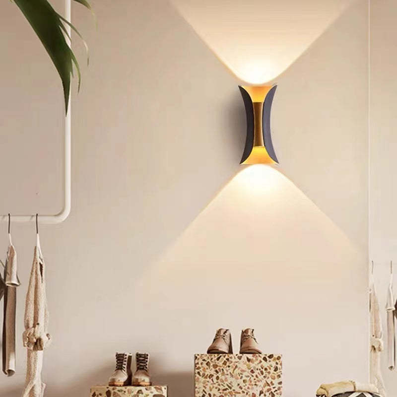 Skanto | Modern LED Outdoor Wall Lamp - LumiEdge
