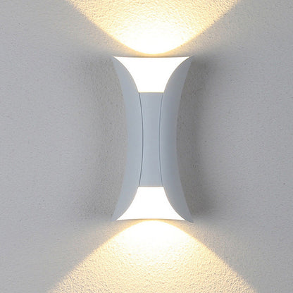Skanto | Modern LED Outdoor Wall Lamp - LumiEdge