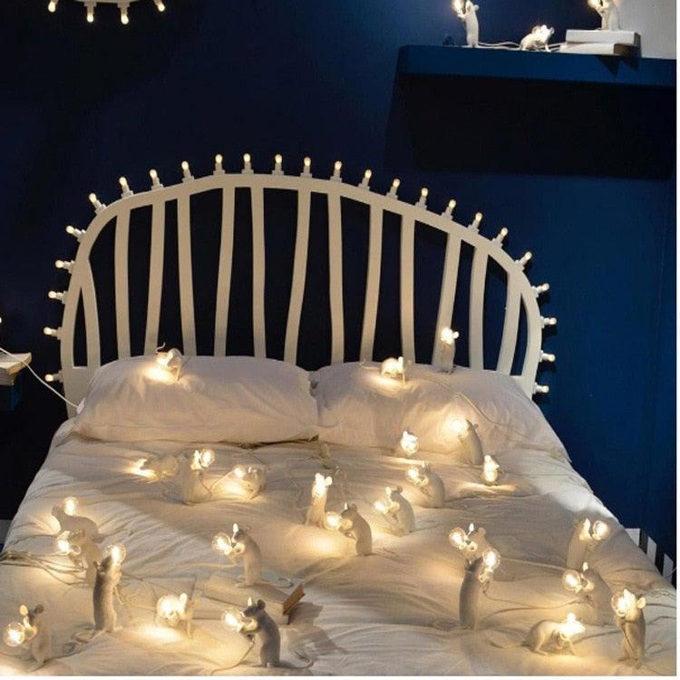 Table lamp with mouse motif