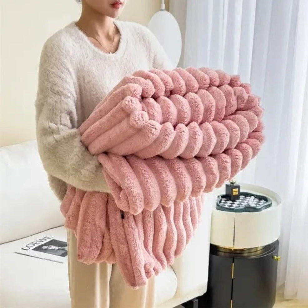 Skanto | EILA - Cloud Nine Cozy Blanket