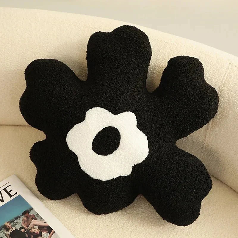 Plush abstract flower shape pillow made of soft cotton material | Brehn