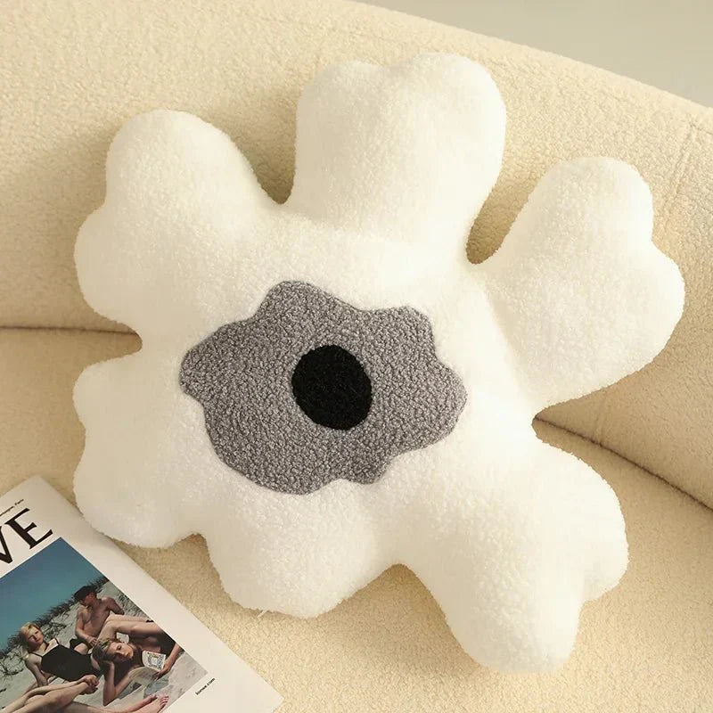 Plush abstract flower shape pillow made of soft cotton material | Brehn