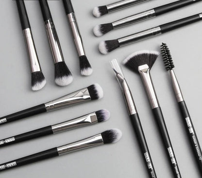 Set of 12 Professional Make-Up Brushes | Bowlift