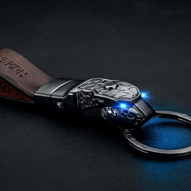 BowLift | Elegant Leather Leopard Keychain Light