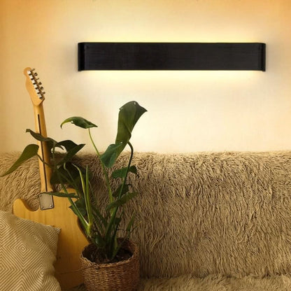 Skanto | Modern LED Wall Lamp – Sleek Black Aluminum Light