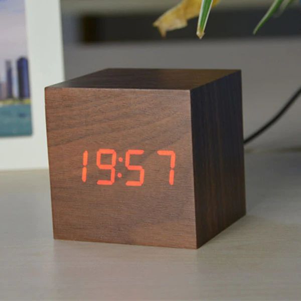Braunrot Cube Digital Tischuhr
