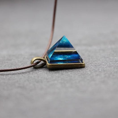 Lyss - Glowing Pyramid Crystal Necklaces | Bowlift