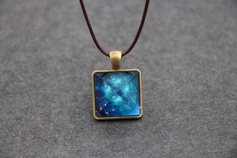 Lyss - Glowing Pyramid Crystal Necklaces | Bowlift