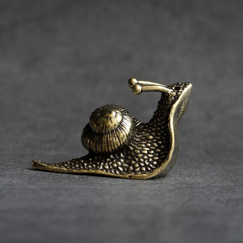 Skanto | Retro Queen Copper Mini Snail Tea Pet Desk Decoration