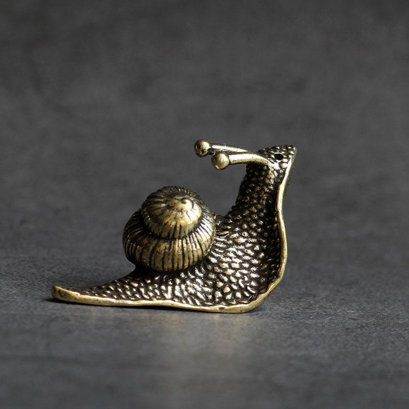 Skanto | Retro Queen Copper Mini Snail Tea Pet Desk Decoration