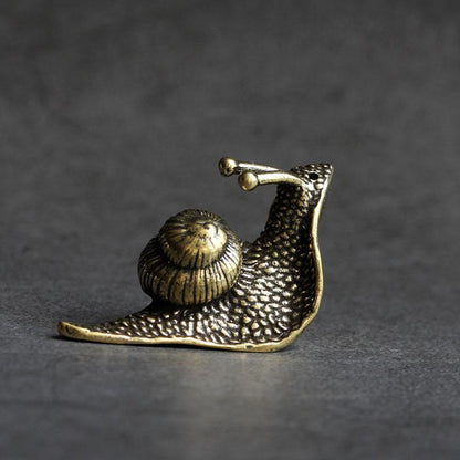 Skanto | Retro Queen Copper Mini Snail Tea Pet Desk Decoration