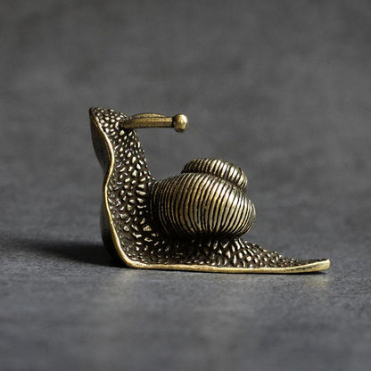 Skanto | Retro Queen Copper Mini Snail Tea Pet Desk Decoration