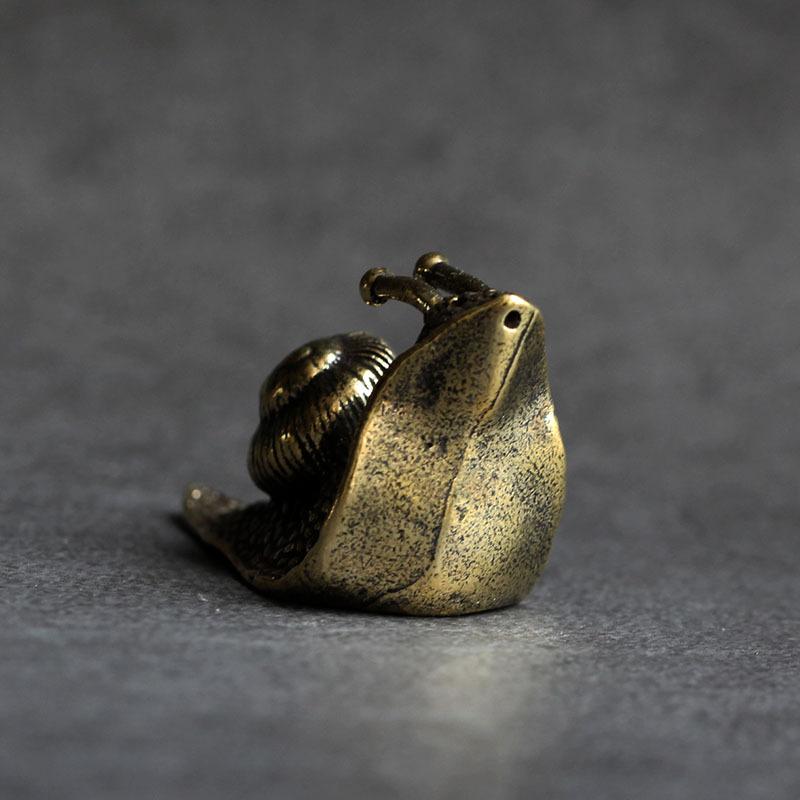 Skanto | Retro Queen Copper Mini Snail Tea Pet Desk Decoration