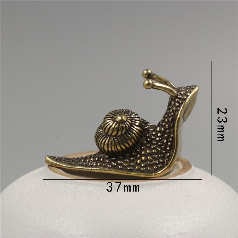Skanto | Retro Queen Copper Mini Snail Tea Pet Desk Decoration