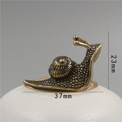 Skanto | Retro Queen Copper Mini Snail Tea Pet Desk Decoration