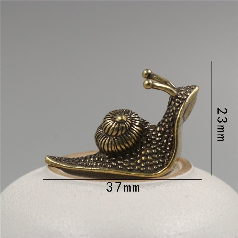 Skanto | Retro Queen Copper Mini Snail Tea Pet Desk Decoration