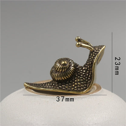 Skanto | Retro Queen Copper Mini Snail Tea Pet Desk Decoration