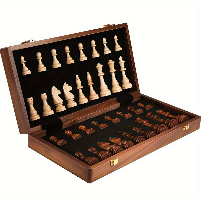 Wooden foldable chess set with chess pieces | Brehn