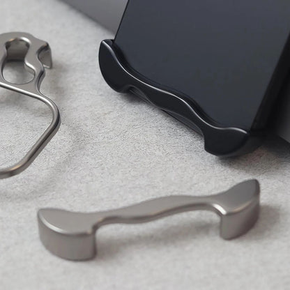 Skanto | Mobile phone case with a slim, minimalist design