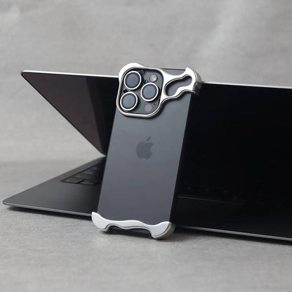 Skanto | Mobile phone case with a slim, minimalist design