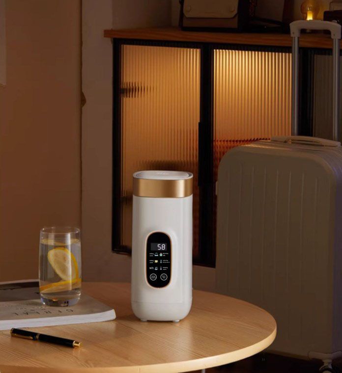 Travel mug with electric heating system