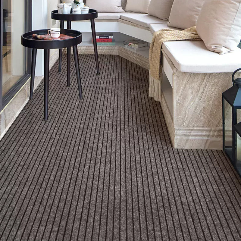 Non-slip, grease-resistant and washable carpet