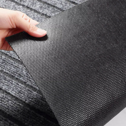 Non-slip, grease-resistant and washable carpet