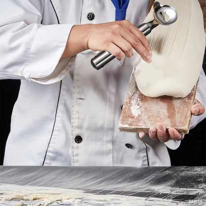 BowLift | Stainless steel noodle knife with slotted design