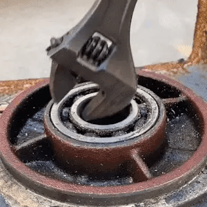 Skanto | Labor-Saving 3-Jaw Separating Bearing Puller