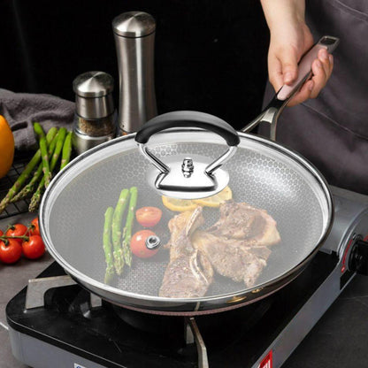 BowLift | Silicone pot lid with anti-scalding knob that keeps the handle