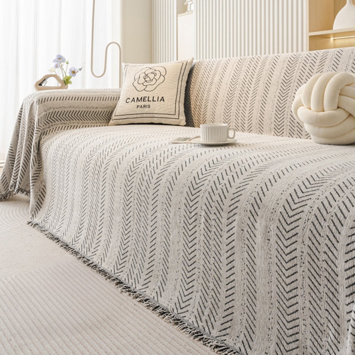 BowLift | TexturaHome – Scratch-resistant chenille sofa cover