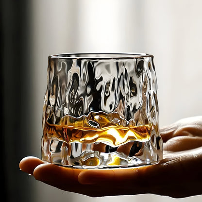 Whiskey glass with 360° rotation function – Structured design for stylish drinking pleasure | Brehn