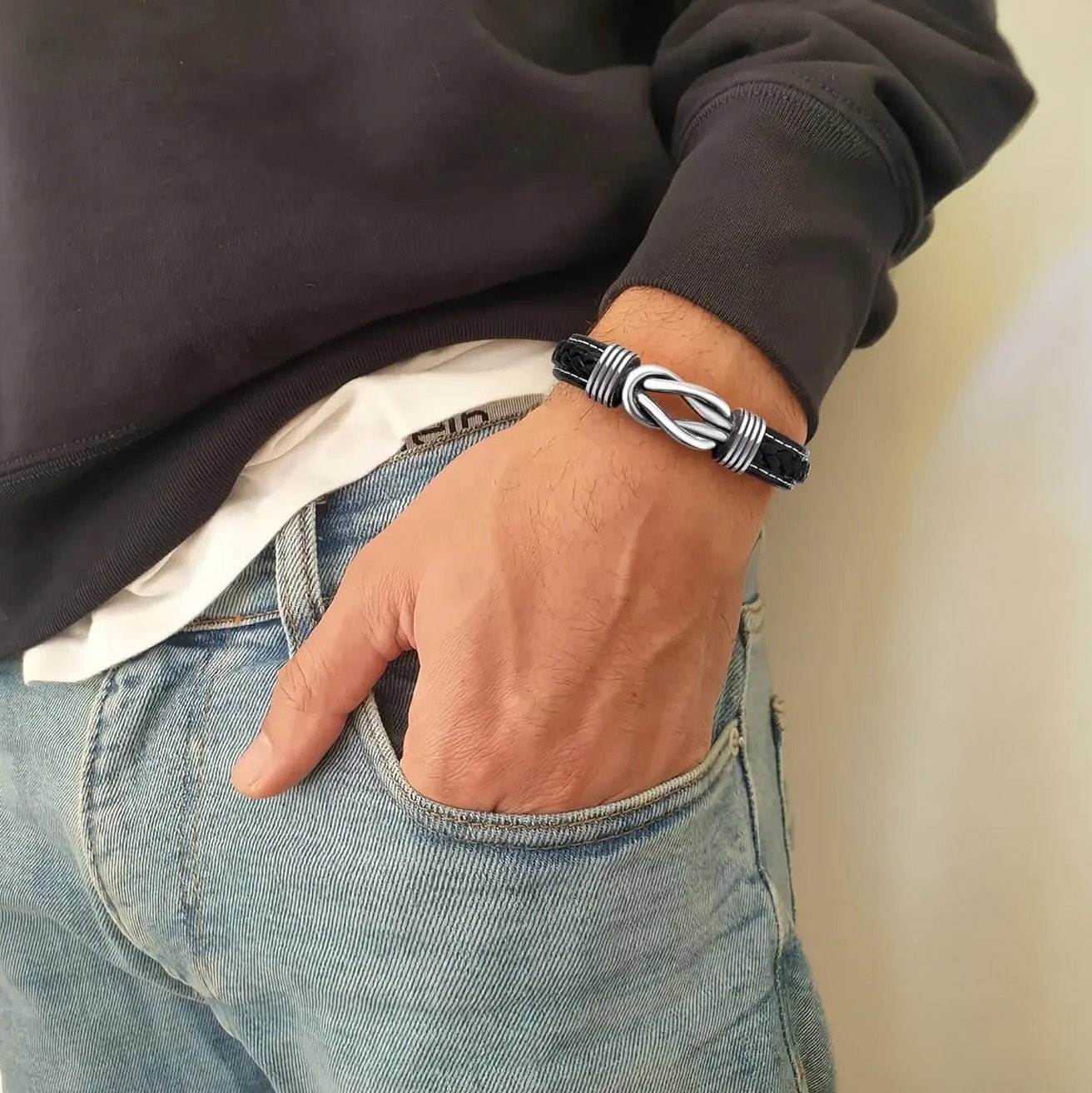 Skanto | Unisex Eternal Love Knot Leather Bracelet