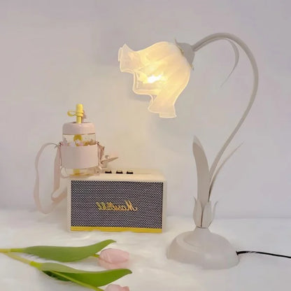 Skanto | BloomBeam - Adjustable Retro Table Lamp