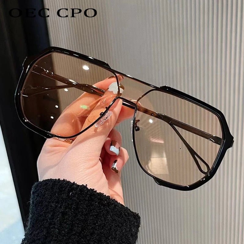 VOGUEVIEW SHADES – Oversized square sunglasses with UV400 and photochromic lenses