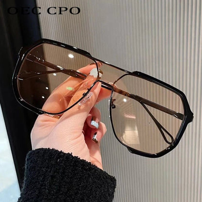 VOGUEVIEW SHADES – Oversized square sunglasses with UV400 and photochromic lenses