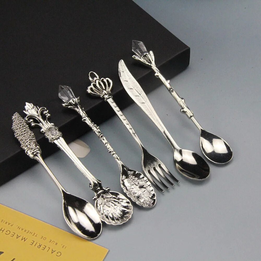 BowLift | Vintage Engraved Teaspoon – Classic Elegance for Your Table