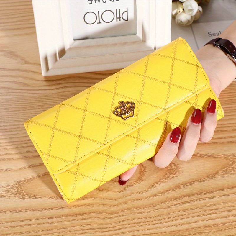 Triangular Wallet with Style Bowlift